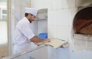 حاشیه های فیلم تف کردن شاگرد نانوایی در خمیر نان